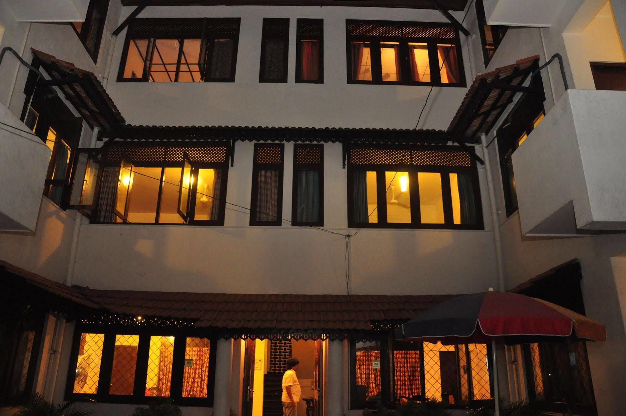 Blue Seas Guest House Dehiwala-Mount Lavinia Eksteriør bilde