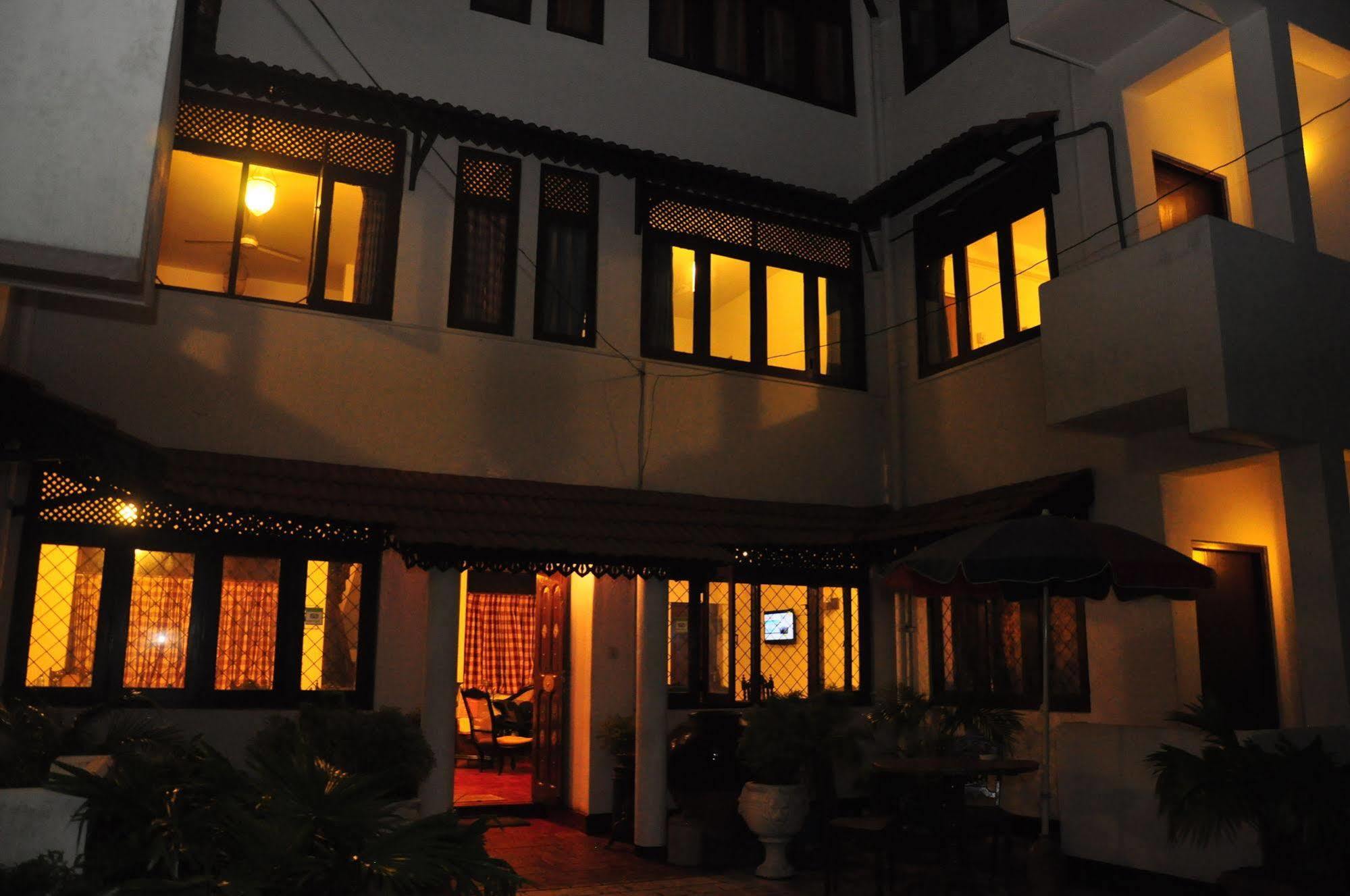 Blue Seas Guest House Dehiwala-Mount Lavinia Eksteriør bilde