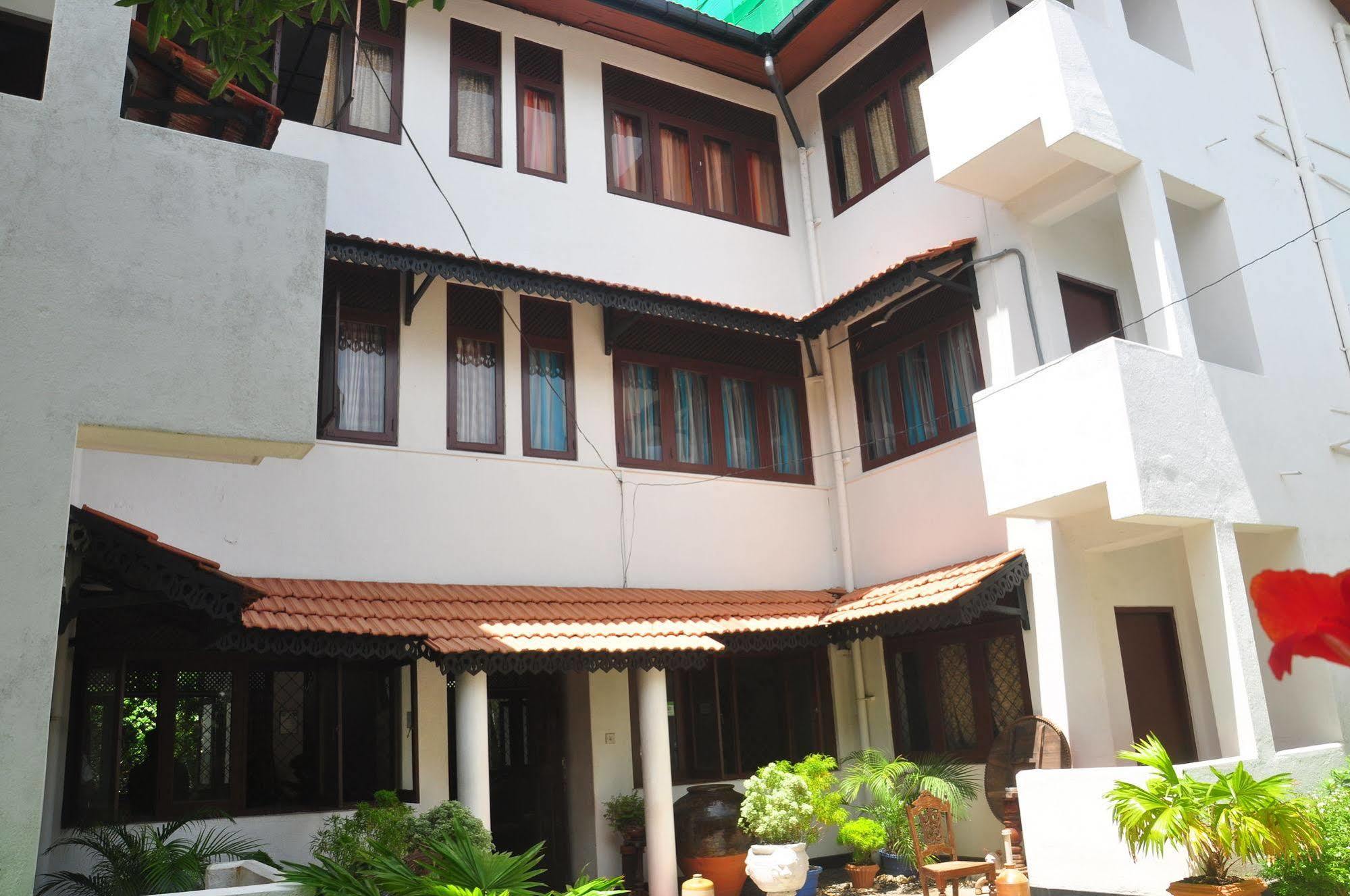 Blue Seas Guest House Dehiwala-Mount Lavinia Eksteriør bilde