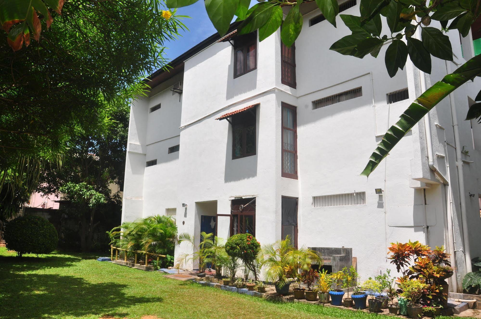 Blue Seas Guest House Dehiwala-Mount Lavinia Eksteriør bilde