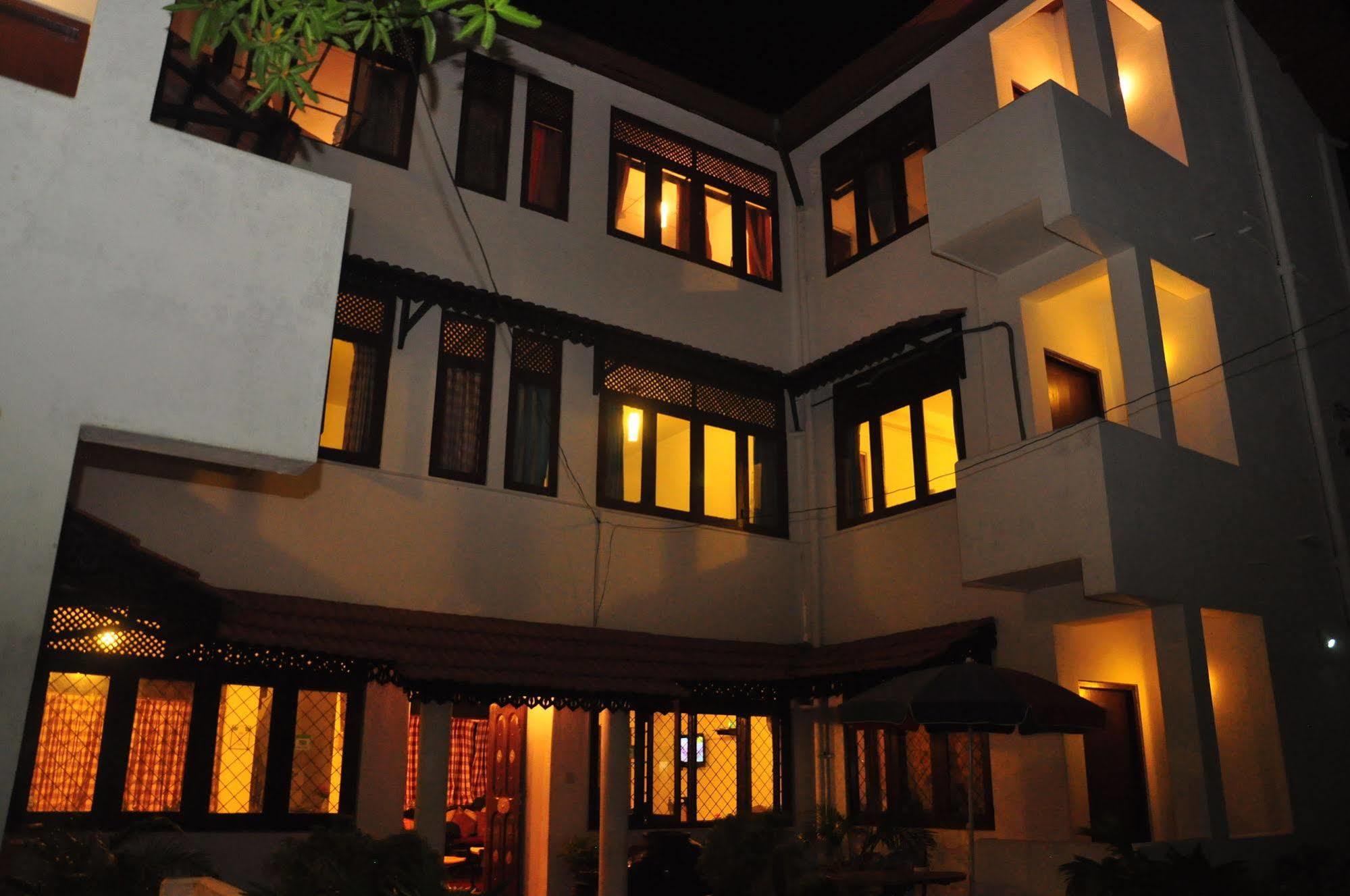 Blue Seas Guest House Dehiwala-Mount Lavinia Eksteriør bilde