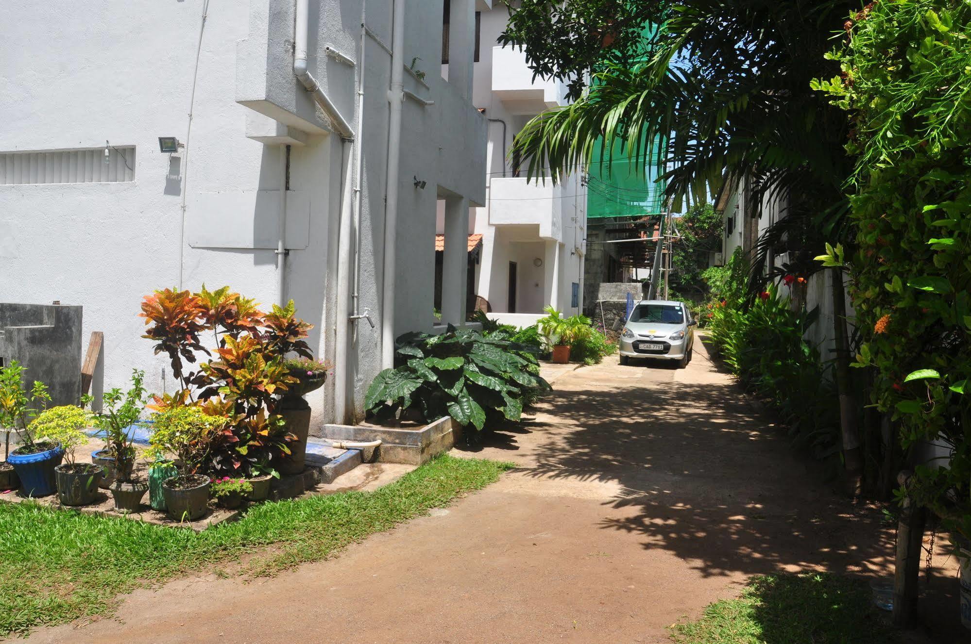 Blue Seas Guest House Dehiwala-Mount Lavinia Eksteriør bilde