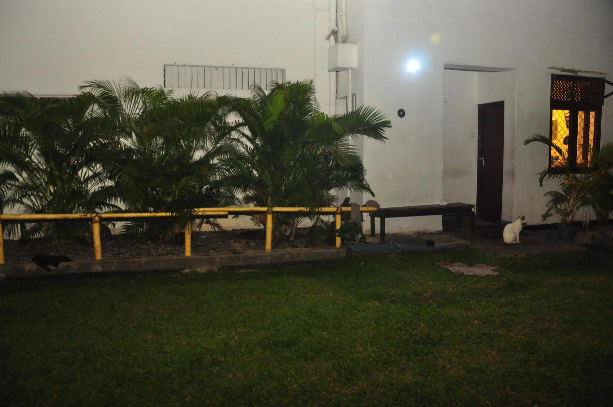 Blue Seas Guest House Dehiwala-Mount Lavinia Eksteriør bilde